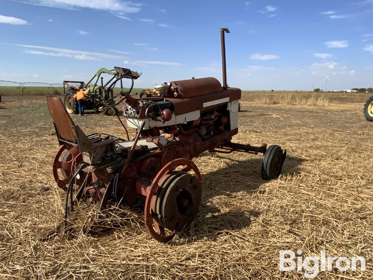 1959-farmall-560-2wd-tractor-image-5