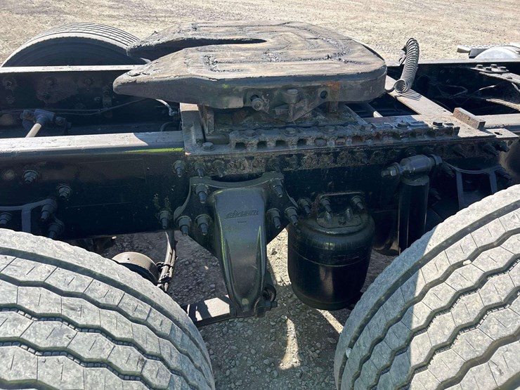 2021-freightliner-cascadia-116-image-24