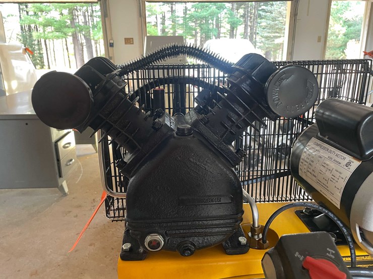 #6606-•-dewalt-air-compressor-image-12