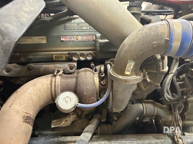 1999-freightliner-fld120-image-24