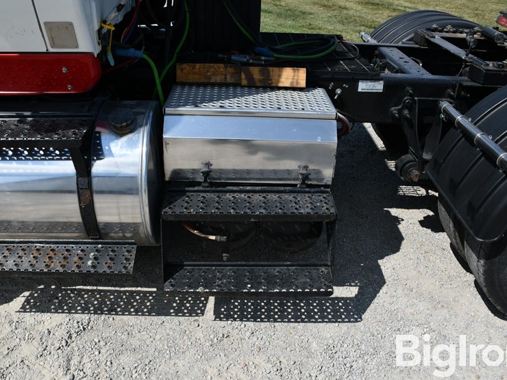 2012-international-8600-image-18