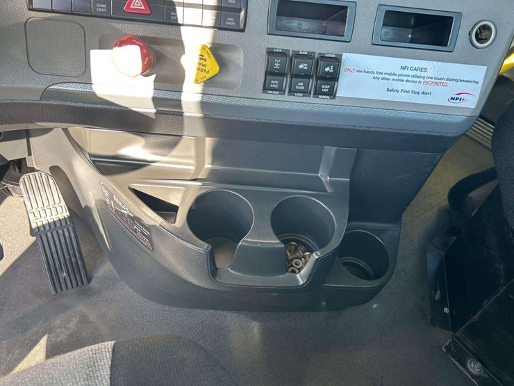 2021-freightliner-cascadia-116-image-16