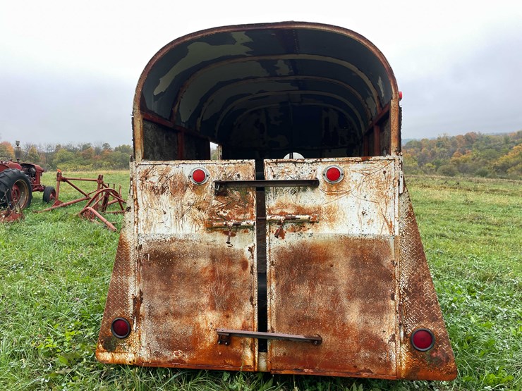 #8038-•-single-axle-horse-trailer-(no-title)-image-6