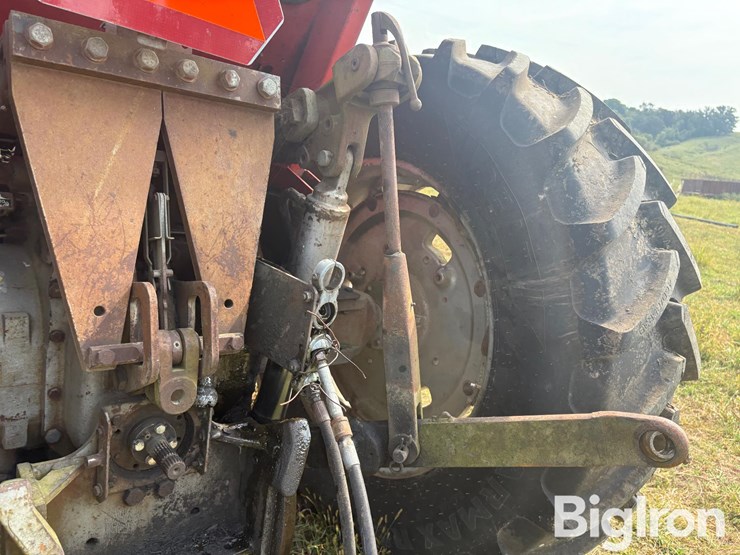 1977-massey-ferguson-1135-image-11