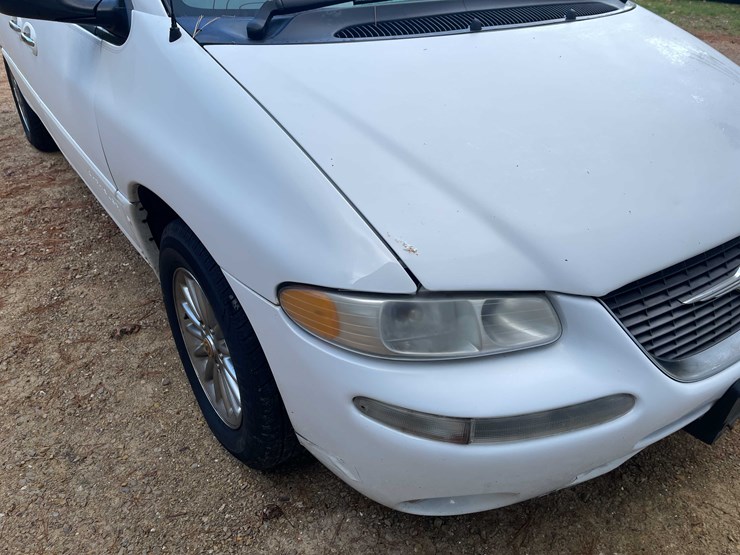 1999-chrysler-town-&-country-image-23