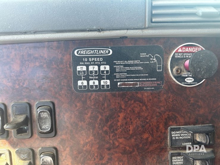 2006-freightliner-century-dry-truck-(cp1180-unit-16052)-image-36