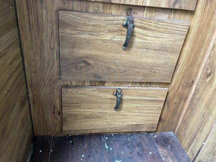 #8044-•-1986-3-horse-gooseneck-camper-trailer-(no-title)-image-58