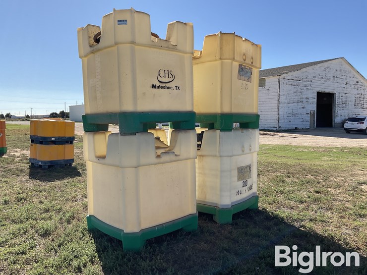 monsanto-250-gallon-liquid-fertilizer-poly-shuttles-image-5