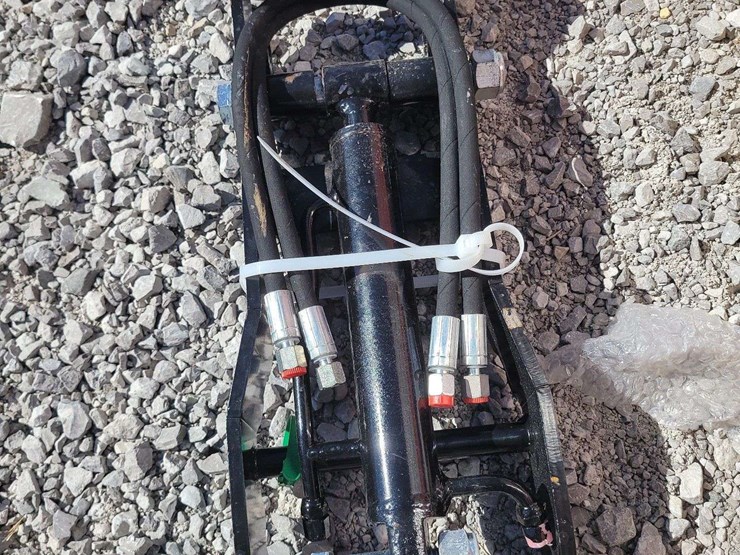 mini-excavator-hydraulic-thumb-clip.-image-3