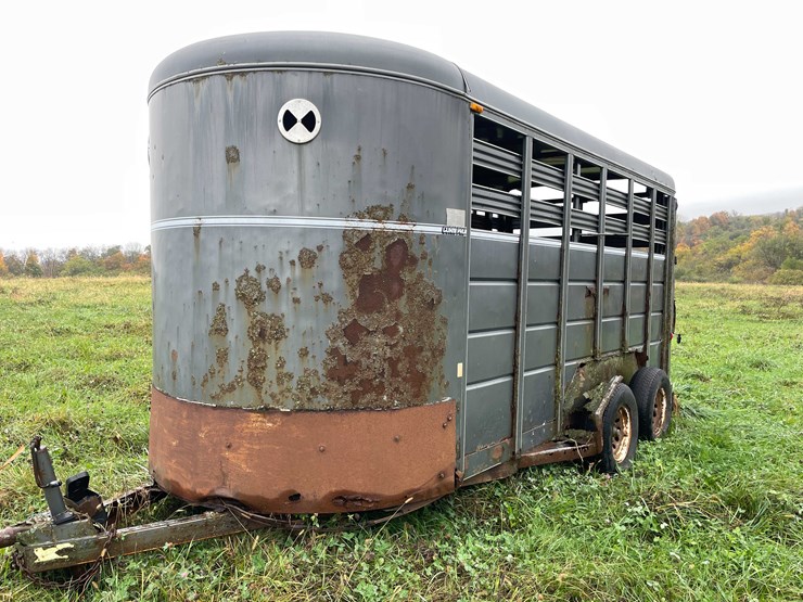 #8040-•-1998-corn-pro-tandem-axle-horse-trailer-(no-title)-image-9