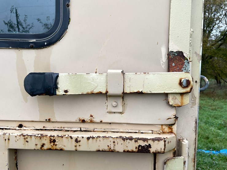 #8044-•-1986-3-horse-gooseneck-camper-trailer-(no-title)-image-40