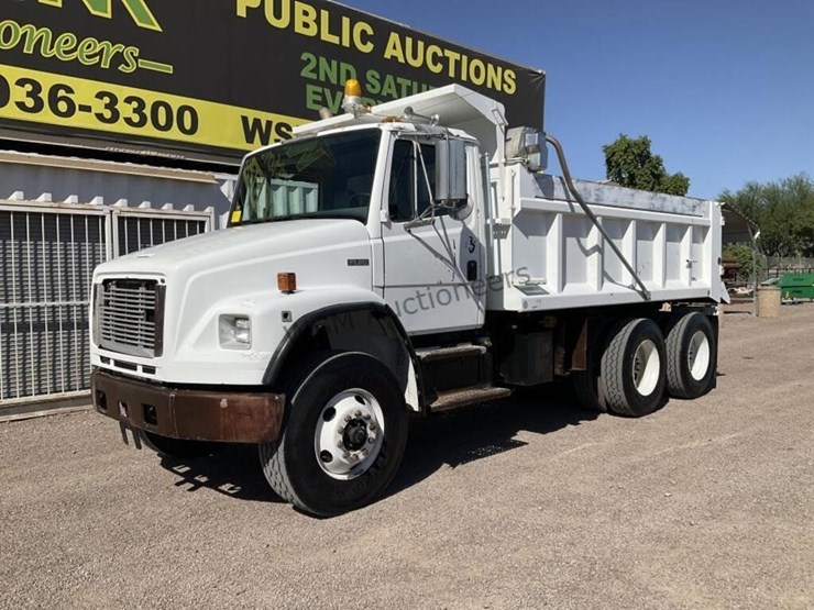 2003-freightliner-fl80-image-2