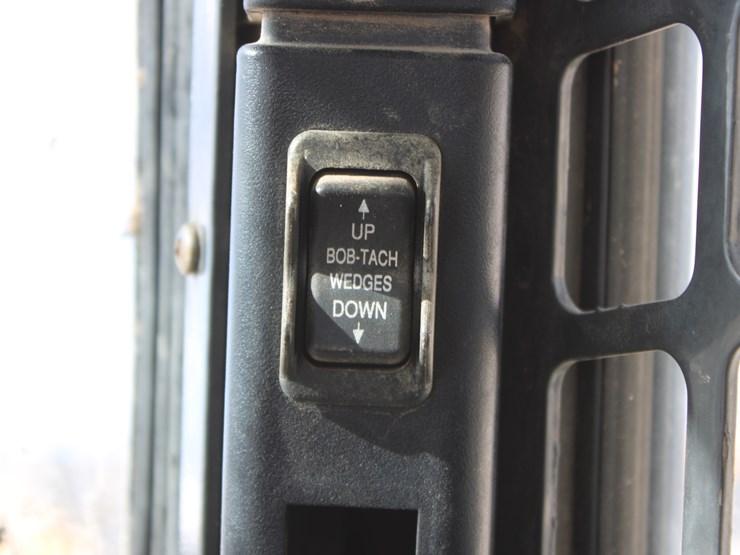 bobcat-t870-image-68