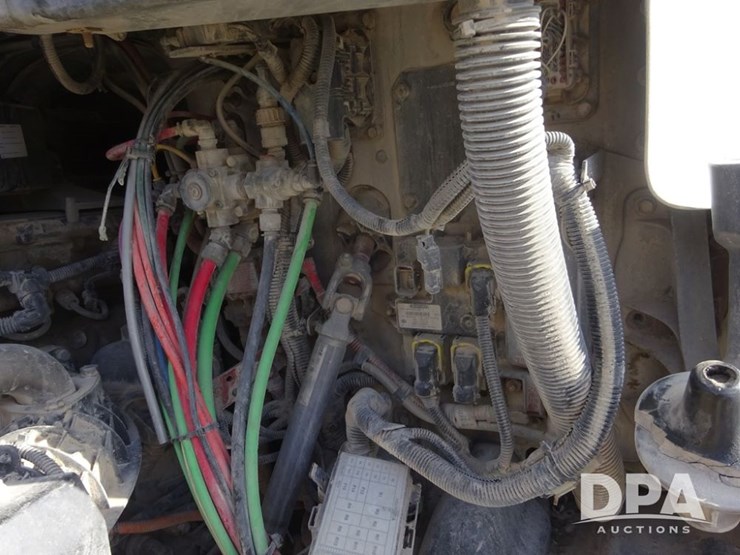 2018-freightliner-cascadia-day-cab-truck-(pz13986,-unit-405)-image-61