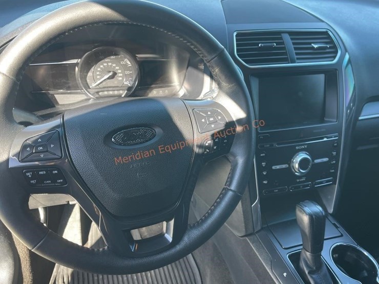 2016-ford-explorer-image-13