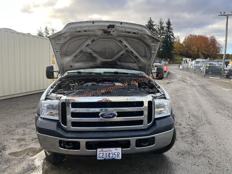 2005-ford-f550-image-22