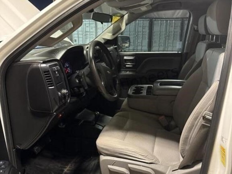 2015-chevrolet-silverado-2500hd-image-24