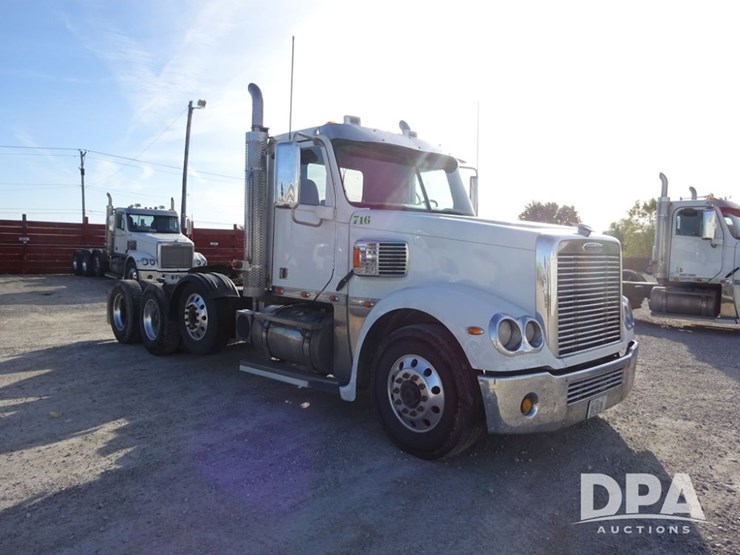 2016-freightliner-coronado-day-cab-glider-truck-(pz13983,-unit-716)-image-10