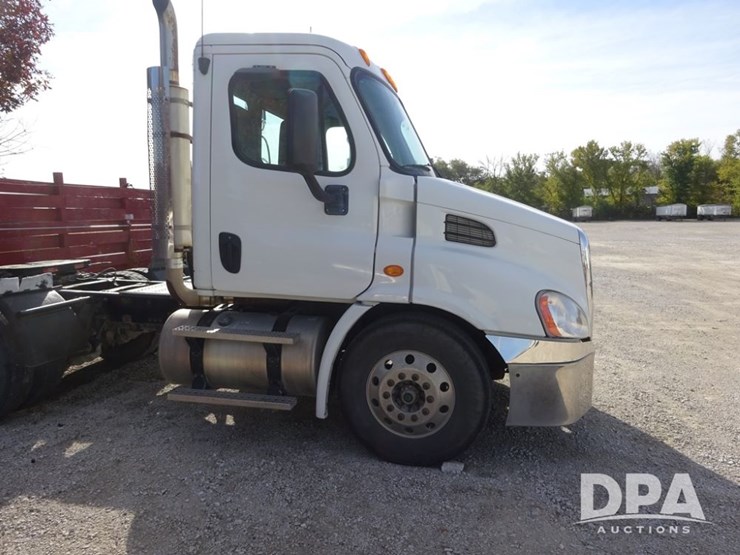 2018-freightliner-cascadia-day-cab-truck-(pz13986,-unit-405)-image-53