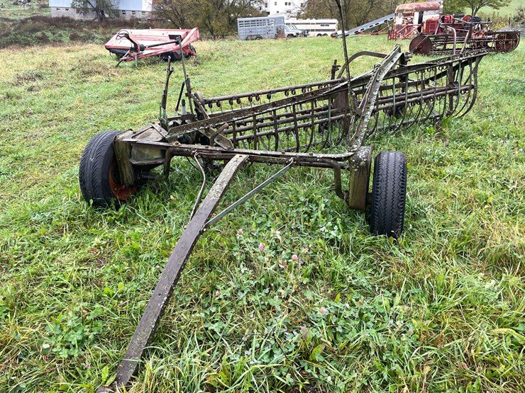 #8031-•-john-deere-hay-rake-image-2
