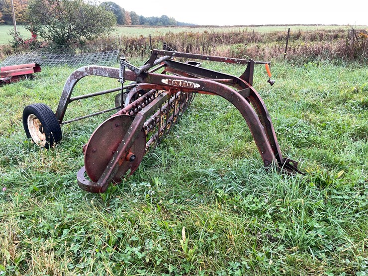 #8033-•-new-idea-hay-rake-image-3