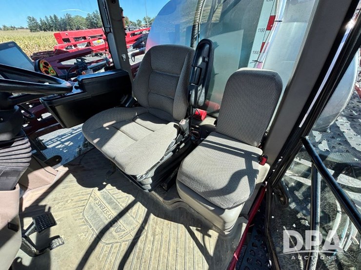 2020-case-ih-patriot-4440-image-108