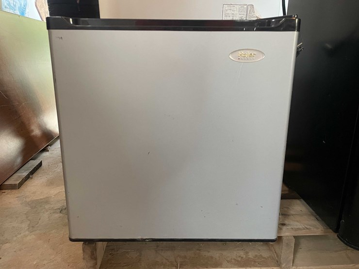 #6620-•-mini-fridge-image-2