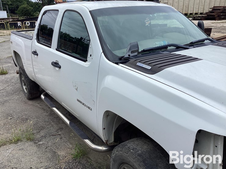 2013-chevrolet-silverado-2500-image-10