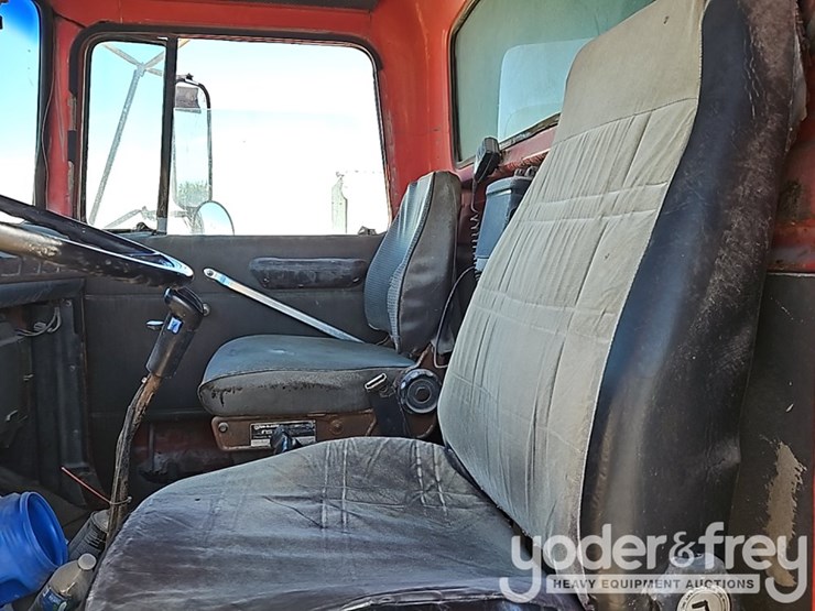 1988-ford-lt8000-image-30