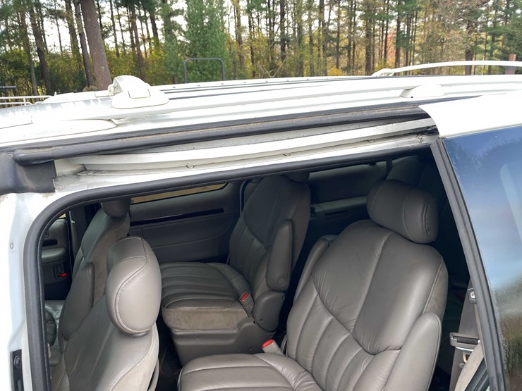 1999-chrysler-town-&-country-image-62