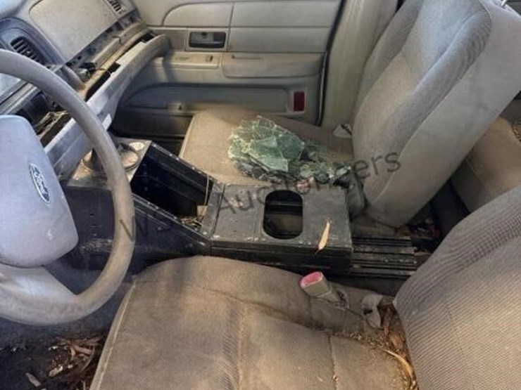 2009-ford-crown-victoria-sdn-image-20