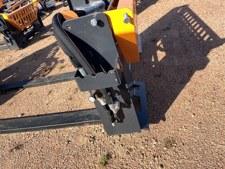 #4090-•-wolverine-pallet-fork-hydraulic-adjustable-attachment-image-3
