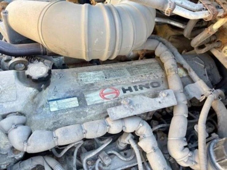 2010-hino-258-image-50