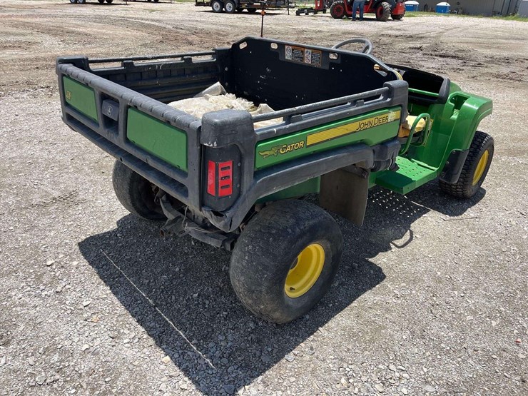 2010-john-deere-gator-image-3