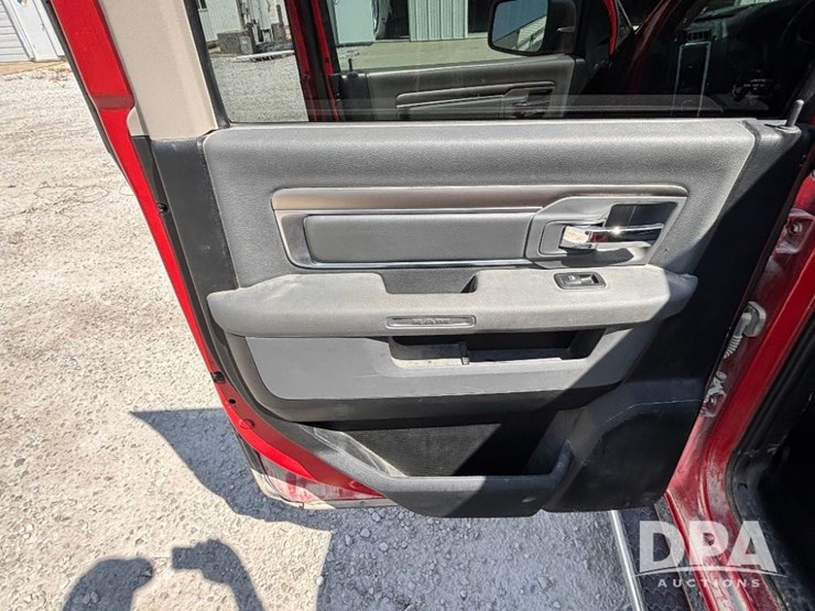 2017-ram-1500-slt-image-74