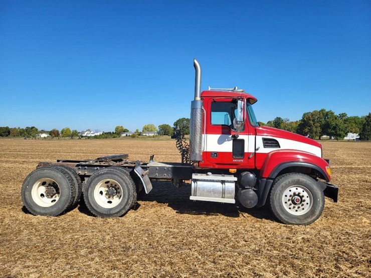 2004-mack-granite-cv713-image-2