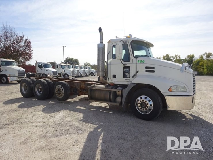 2005-mack-vision-truck-(pz13989,-unit-266)-image-11