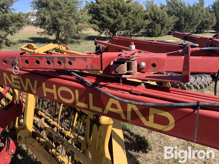 new-holland-216-image-12