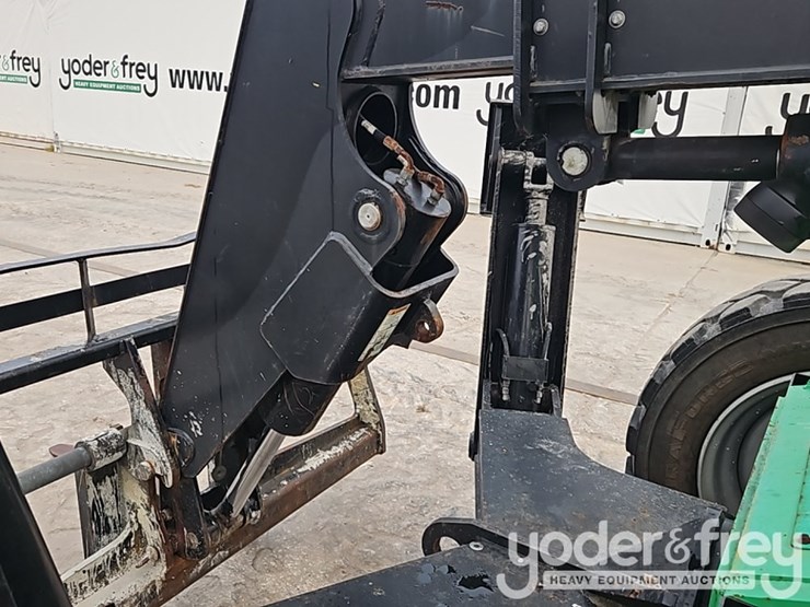 2016-sky-trak-10042-image-16