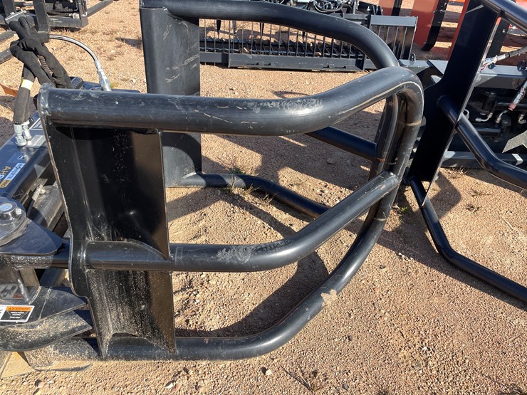 #4086-•-john-deere-pro-ah80-bale-squeeze-attachment-image-9