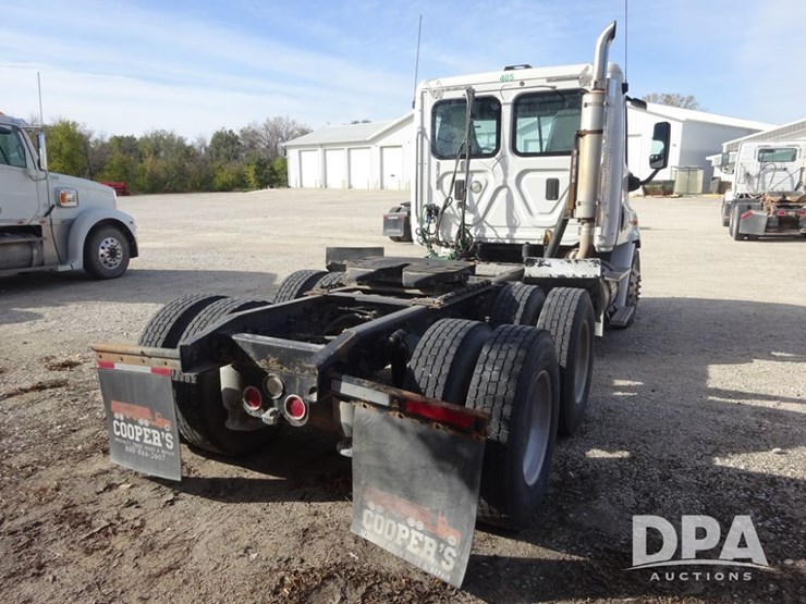 2018-freightliner-cascadia-day-cab-truck-(pz13986,-unit-405)-image-19