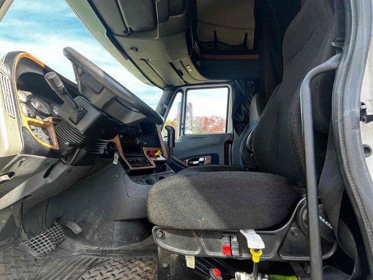 2016-international-prostar-image-10