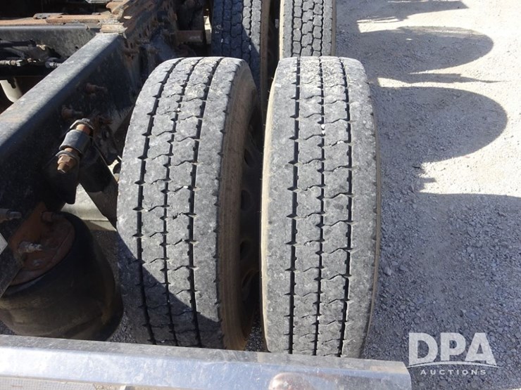 2017-freightliner-coronado-day-cab-glider-truck-(pz13993,-unit-725)-image-46