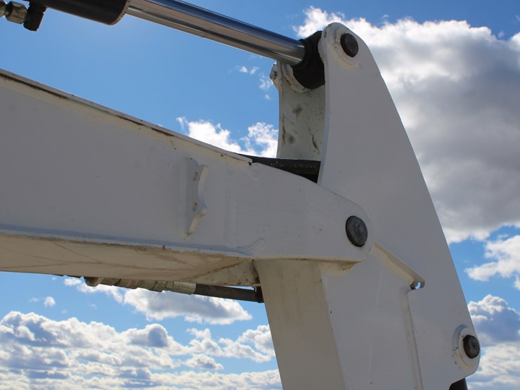 2016-bobcat-e32i-image-43