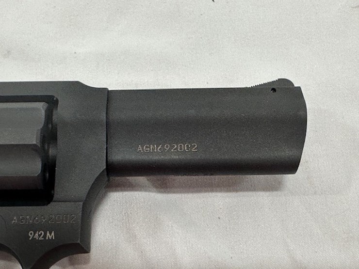 #2025-00067-•-taurus-942m-revolver-image-40