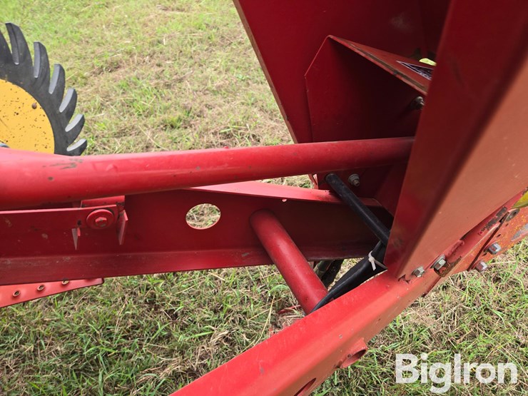 new-holland-660-image-13