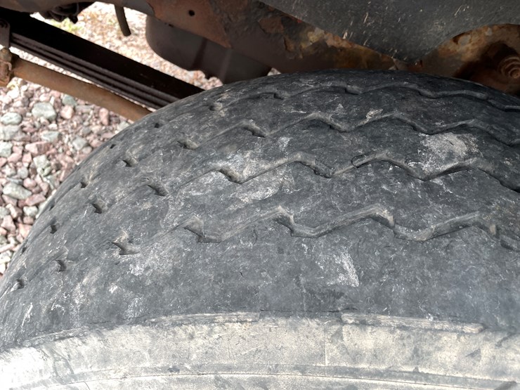 #1000-•-2005-mack-semi-tractor-(has-mi-title)-image-42