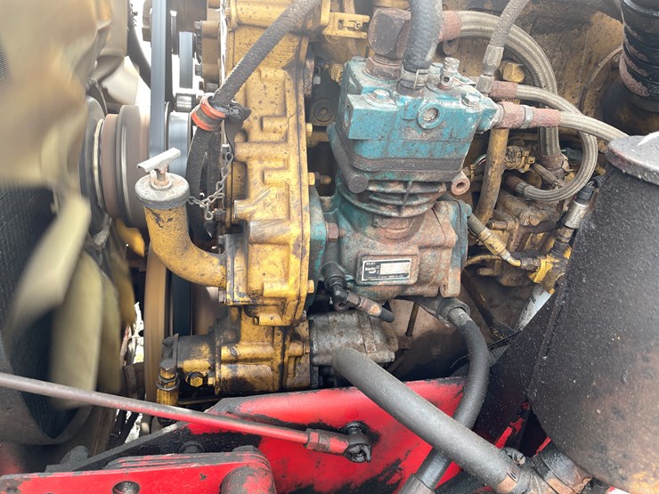 #1001-•-2004-kenworth-semi-tractor-(has-mi-title)-image-26