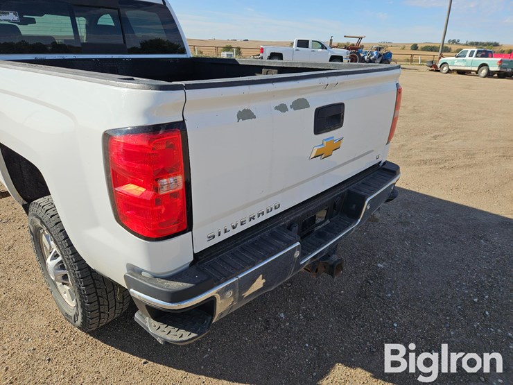 2015-chevrolet-silverado-2500-image-18