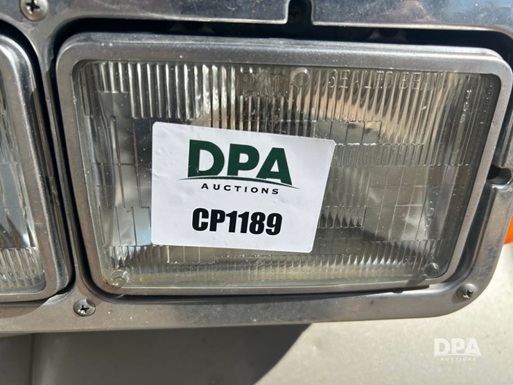 2004-peterbilt-379-image-53